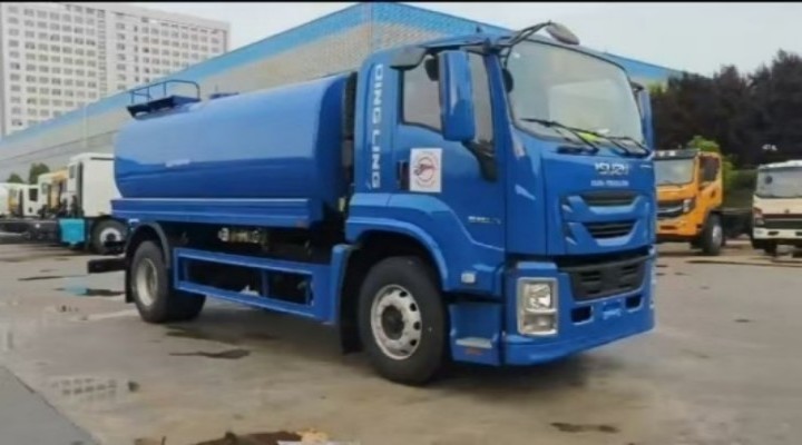 Camion citerne à eau ISUZU GIGA 15 000 litres